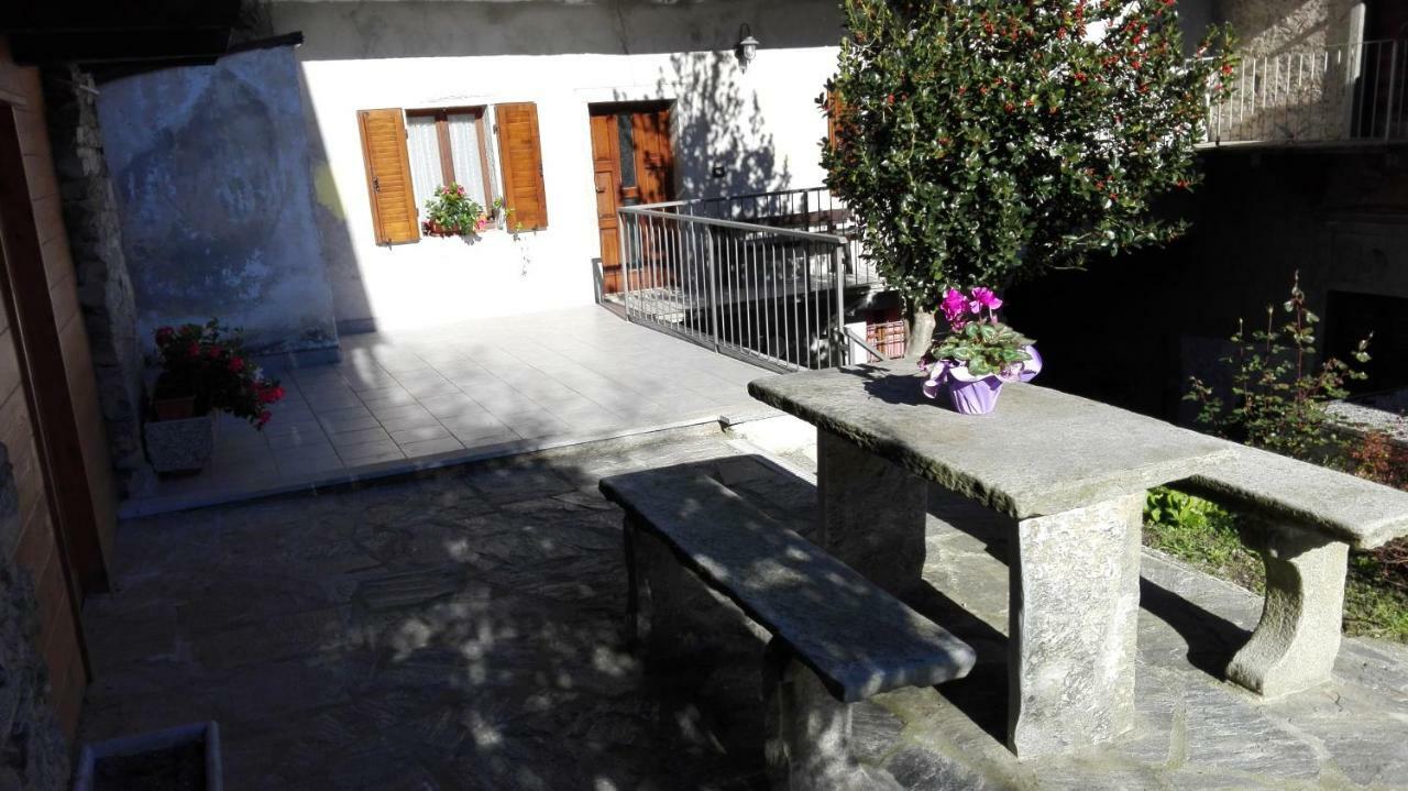 Il Borgo Di Monica Villa Domodossola Eksteriør bilde