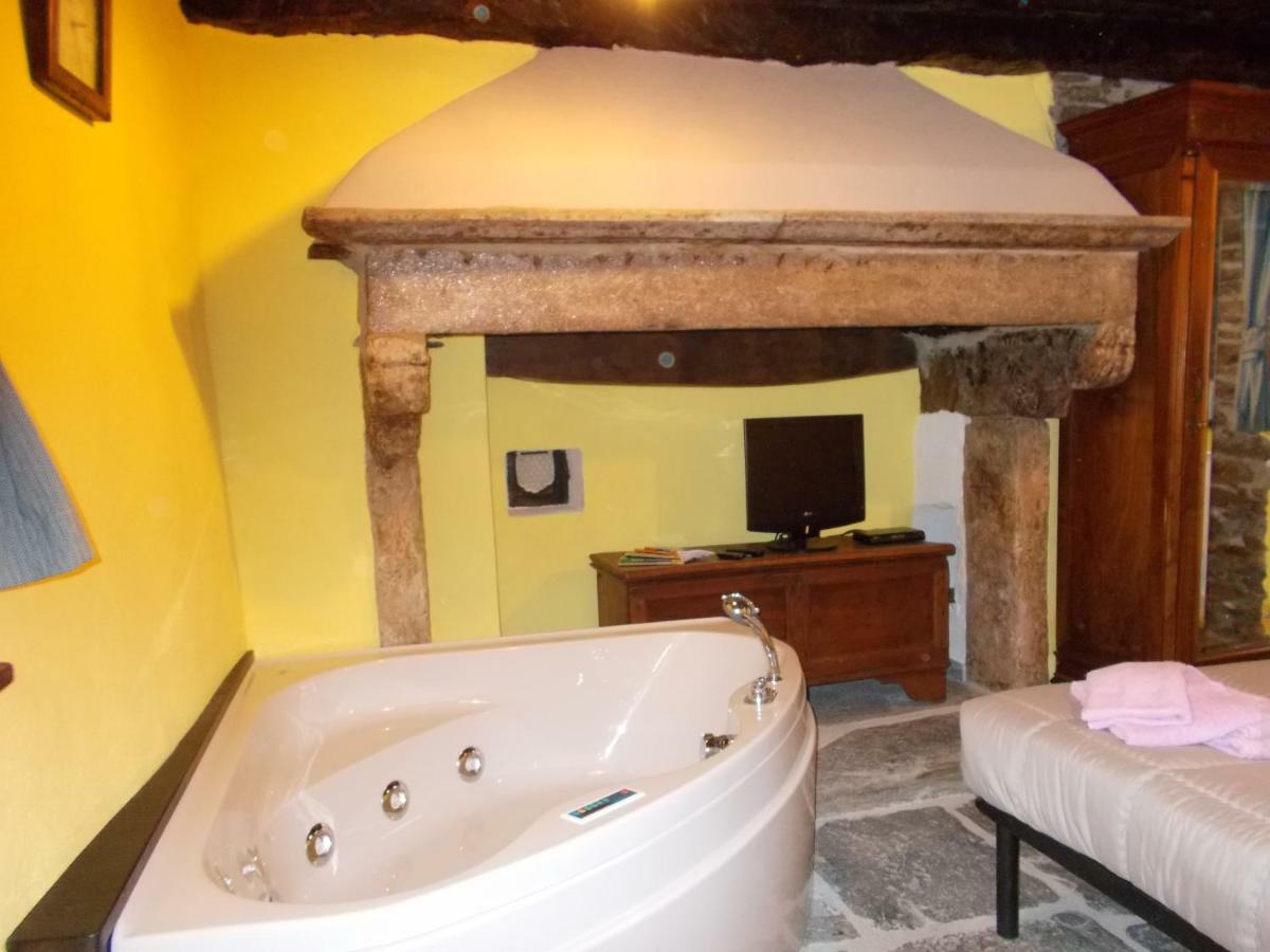 Il Borgo Di Monica Villa Domodossola Eksteriør bilde